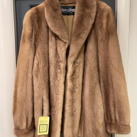 Gorgeous Blond Mink Jacket - Picture 12 of 12